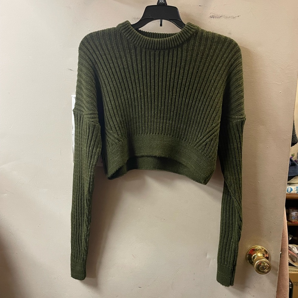 Urban Outfitters long sleeve, slouch shoulder, cropped, crew neck XS, sweater
